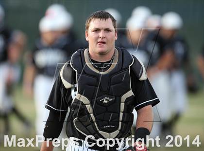 Thumbnail 3 in Bowie vs. McNeil photogallery.