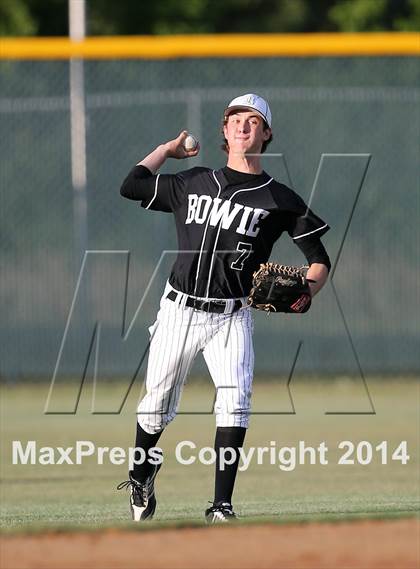 Thumbnail 2 in Bowie vs. McNeil photogallery.