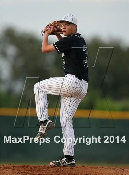 Thumbnail 3 in Bowie vs. McNeil photogallery.