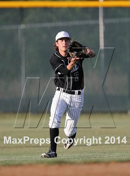 Thumbnail 1 in Bowie vs. McNeil photogallery.