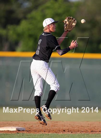 Thumbnail 2 in Bowie vs. McNeil photogallery.