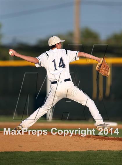 Thumbnail 1 in Bowie vs. McNeil photogallery.