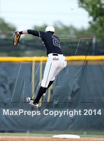Thumbnail 2 in Bowie vs. McNeil photogallery.