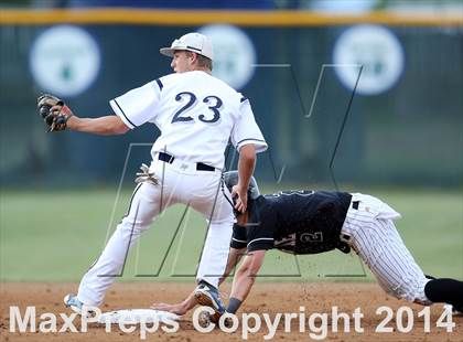 Thumbnail 2 in Bowie vs. McNeil photogallery.