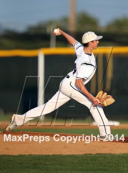 Thumbnail 3 in Bowie vs. McNeil photogallery.