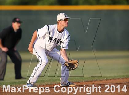 Thumbnail 1 in Bowie vs. McNeil photogallery.