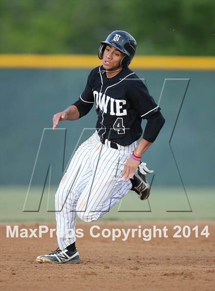 Thumbnail 1 in Bowie vs. McNeil photogallery.