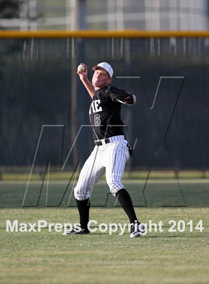 Thumbnail 3 in Bowie vs. McNeil photogallery.