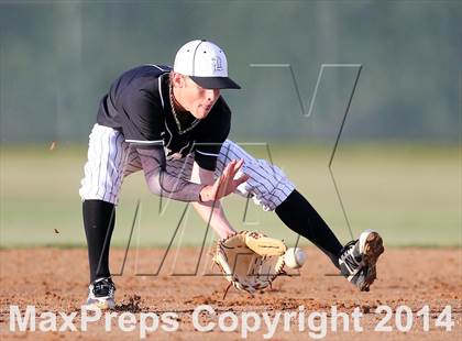 Thumbnail 3 in Bowie vs. McNeil photogallery.