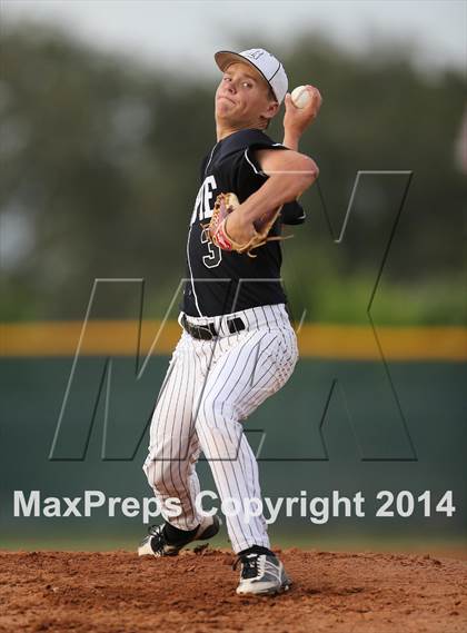 Thumbnail 1 in Bowie vs. McNeil photogallery.