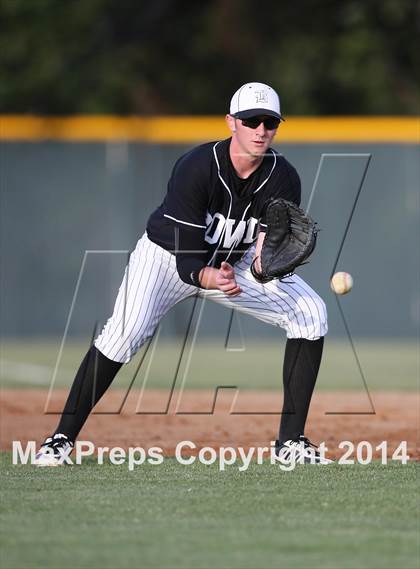Thumbnail 3 in Bowie vs. McNeil photogallery.