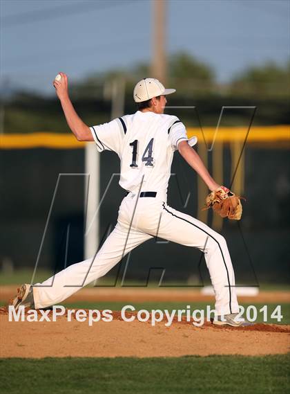 Thumbnail 2 in Bowie vs. McNeil photogallery.