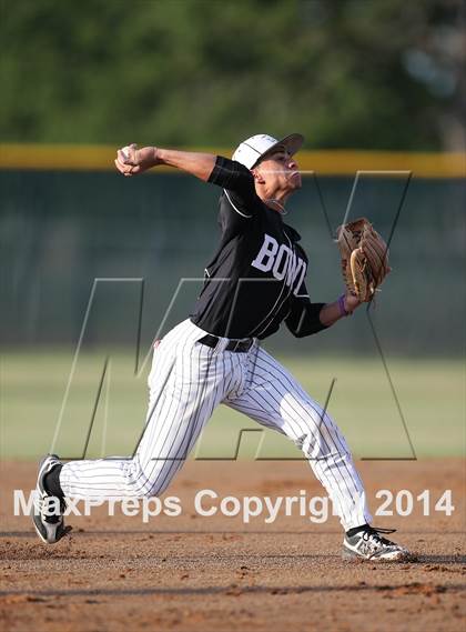 Thumbnail 2 in Bowie vs. McNeil photogallery.