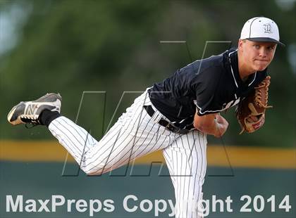 Thumbnail 3 in Bowie vs. McNeil photogallery.