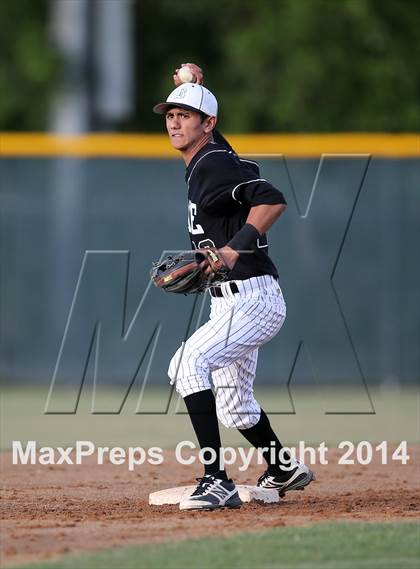 Thumbnail 1 in Bowie vs. McNeil photogallery.