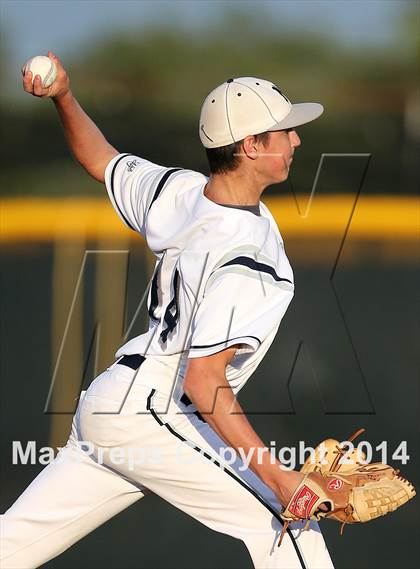 Thumbnail 1 in Bowie vs. McNeil photogallery.