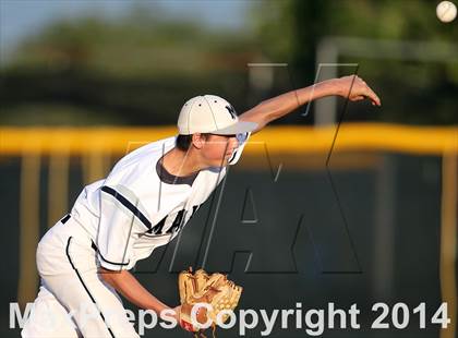 Thumbnail 2 in Bowie vs. McNeil photogallery.