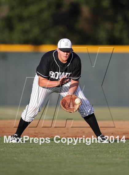 Thumbnail 2 in Bowie vs. McNeil photogallery.