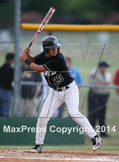 Thumbnail 3 in Bowie vs. McNeil photogallery.