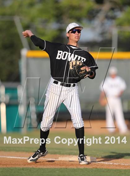 Thumbnail 3 in Bowie vs. McNeil photogallery.