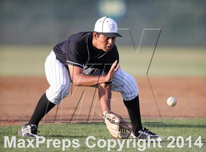 Thumbnail 1 in Bowie vs. McNeil photogallery.