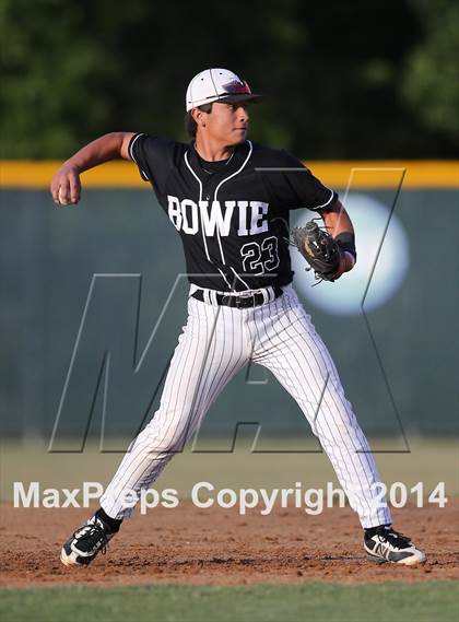Thumbnail 1 in Bowie vs. McNeil photogallery.