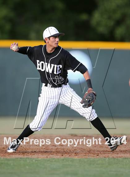 Thumbnail 3 in Bowie vs. McNeil photogallery.