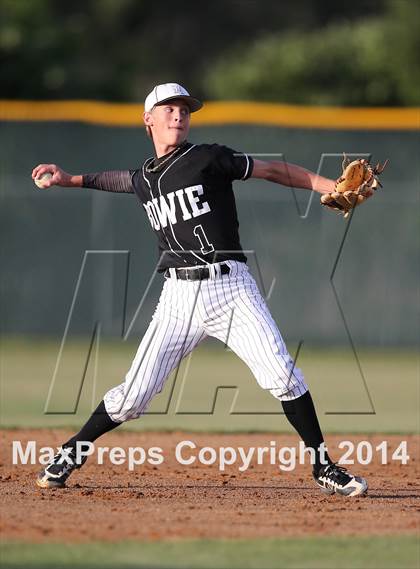 Thumbnail 3 in Bowie vs. McNeil photogallery.