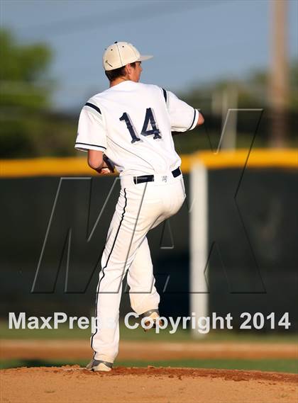 Thumbnail 3 in Bowie vs. McNeil photogallery.