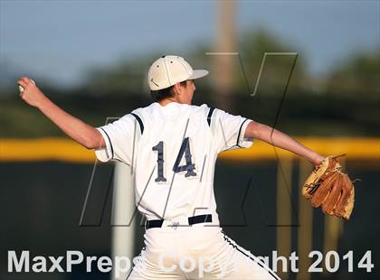 Thumbnail 3 in Bowie vs. McNeil photogallery.