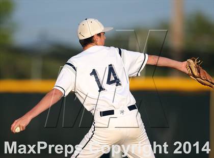 Thumbnail 1 in Bowie vs. McNeil photogallery.