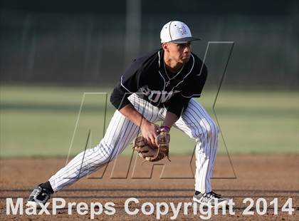 Thumbnail 3 in Bowie vs. McNeil photogallery.