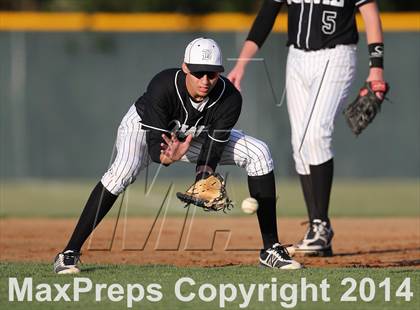 Thumbnail 1 in Bowie vs. McNeil photogallery.