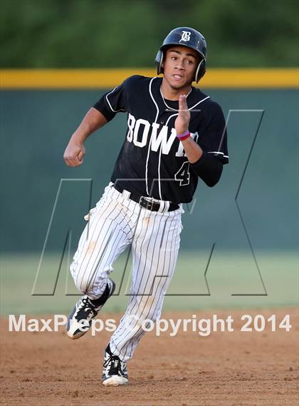 Thumbnail 3 in Bowie vs. McNeil photogallery.