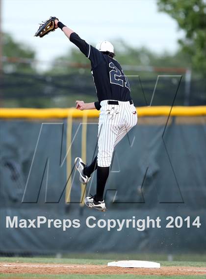 Thumbnail 1 in Bowie vs. McNeil photogallery.
