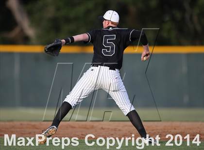 Thumbnail 2 in Bowie vs. McNeil photogallery.