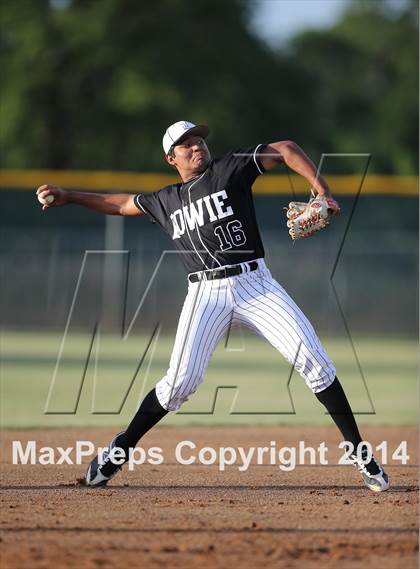 Thumbnail 1 in Bowie vs. McNeil photogallery.