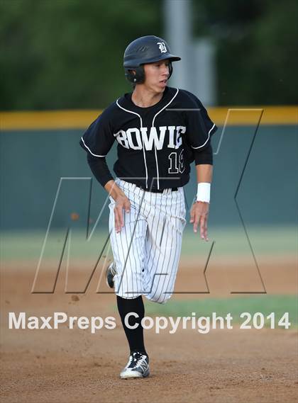 Thumbnail 1 in Bowie vs. McNeil photogallery.