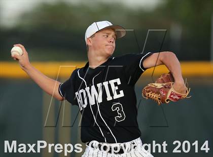 Thumbnail 1 in Bowie vs. McNeil photogallery.