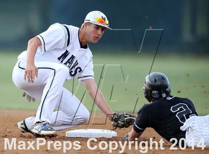 Thumbnail 2 in Bowie vs. McNeil photogallery.