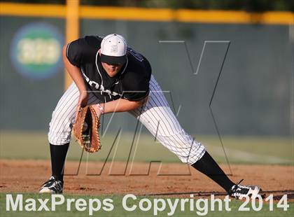 Thumbnail 3 in Bowie vs. McNeil photogallery.