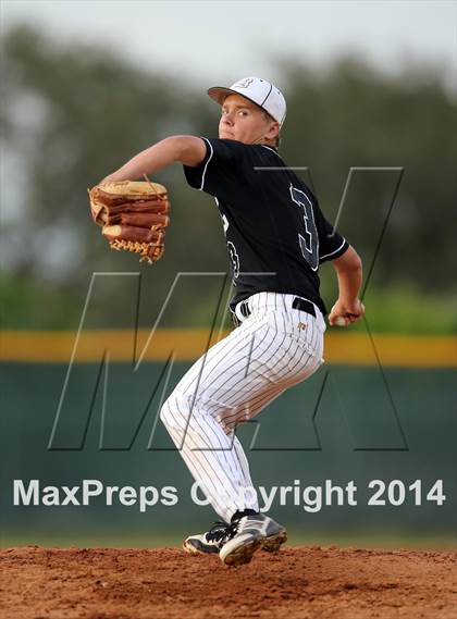 Thumbnail 2 in Bowie vs. McNeil photogallery.