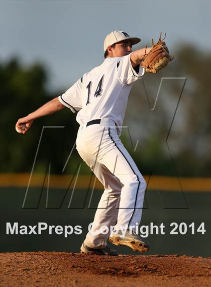 Thumbnail 3 in Bowie vs. McNeil photogallery.