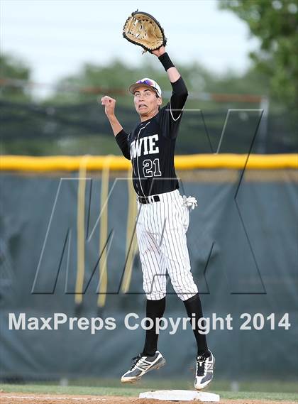Thumbnail 3 in Bowie vs. McNeil photogallery.