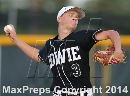 Thumbnail 1 in Bowie vs. McNeil photogallery.