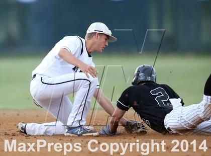 Thumbnail 3 in Bowie vs. McNeil photogallery.