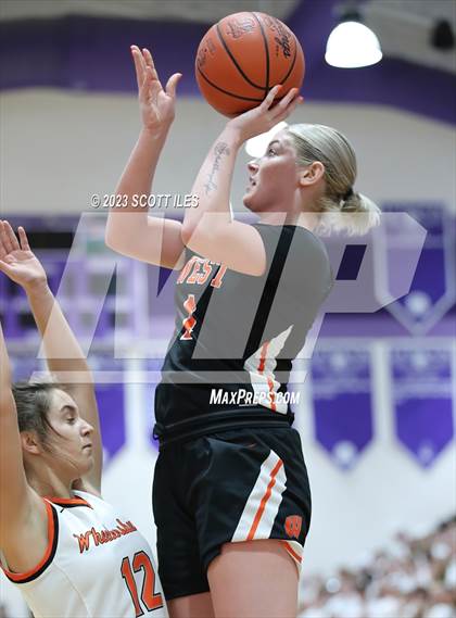 Thumbnail 1 in Portsmouth West vs. Wheelersburg (OHSAA D3 Regional Final) photogallery.