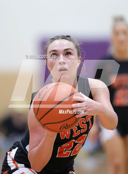 Thumbnail 1 in Portsmouth West vs. Wheelersburg (OHSAA D3 Regional Final) photogallery.