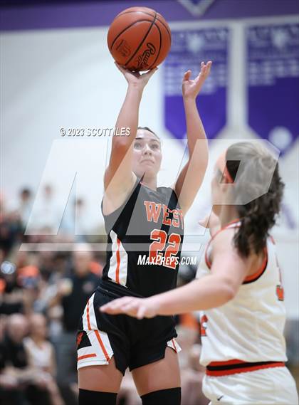 Thumbnail 3 in Portsmouth West vs. Wheelersburg (OHSAA D3 Regional Final) photogallery.