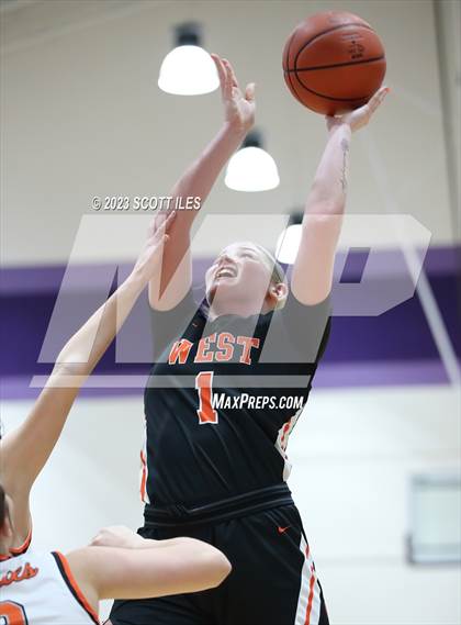 Thumbnail 2 in Portsmouth West vs. Wheelersburg (OHSAA D3 Regional Final) photogallery.